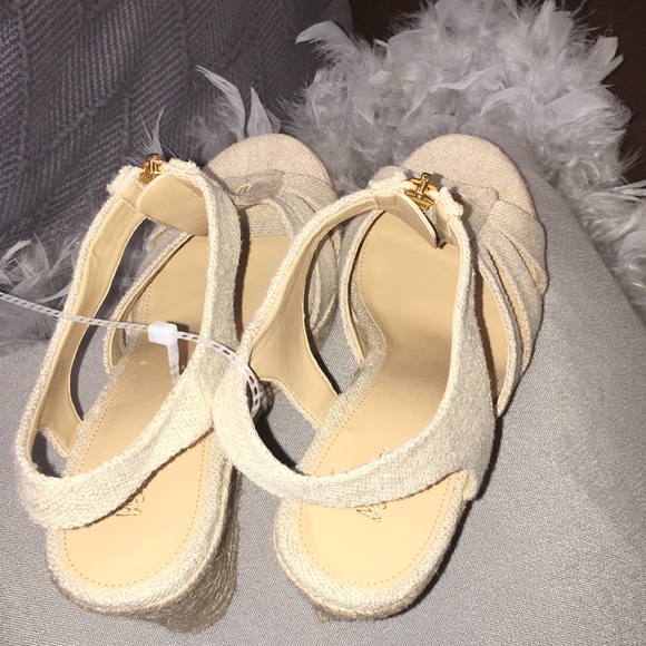 Michael Kors  Sexy Wedge Heels. - Picture 4 of 5